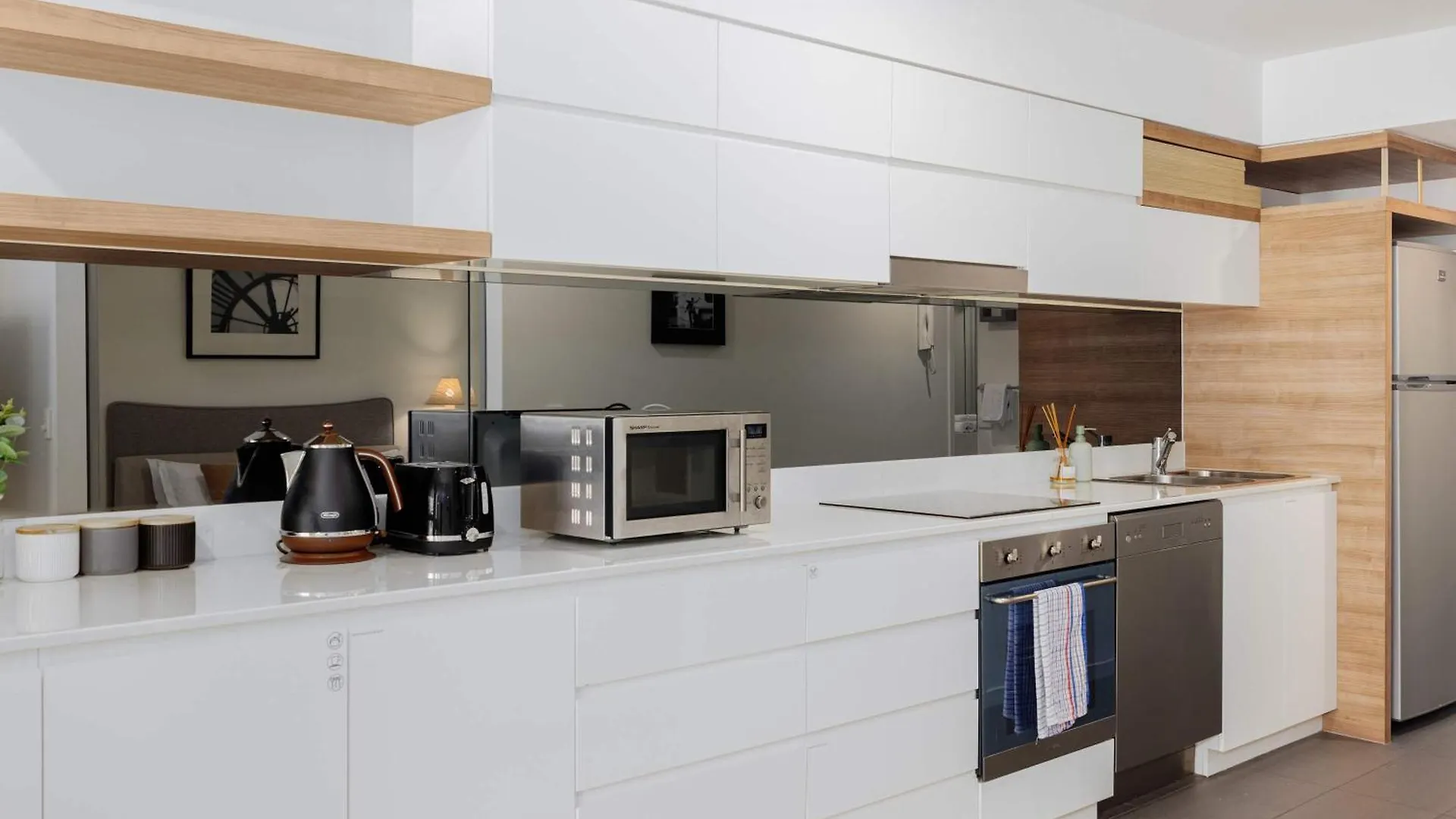 Chic City Escape 2Br Apt Near Convention Centre 브리즈번 아파트